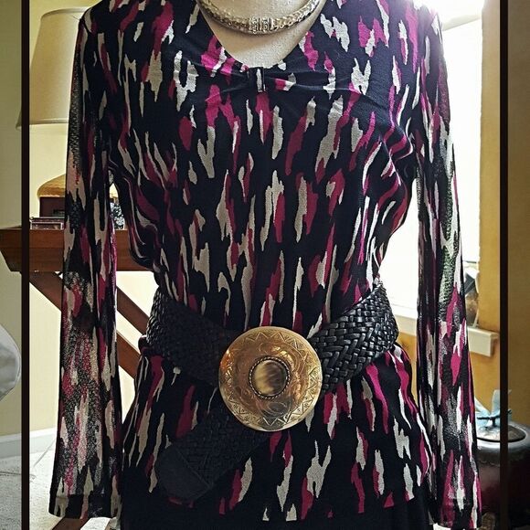 💖🖤HOT PINK, BLACK & WHITE PRINT TOP🖤💖 - Picture 2 of 8